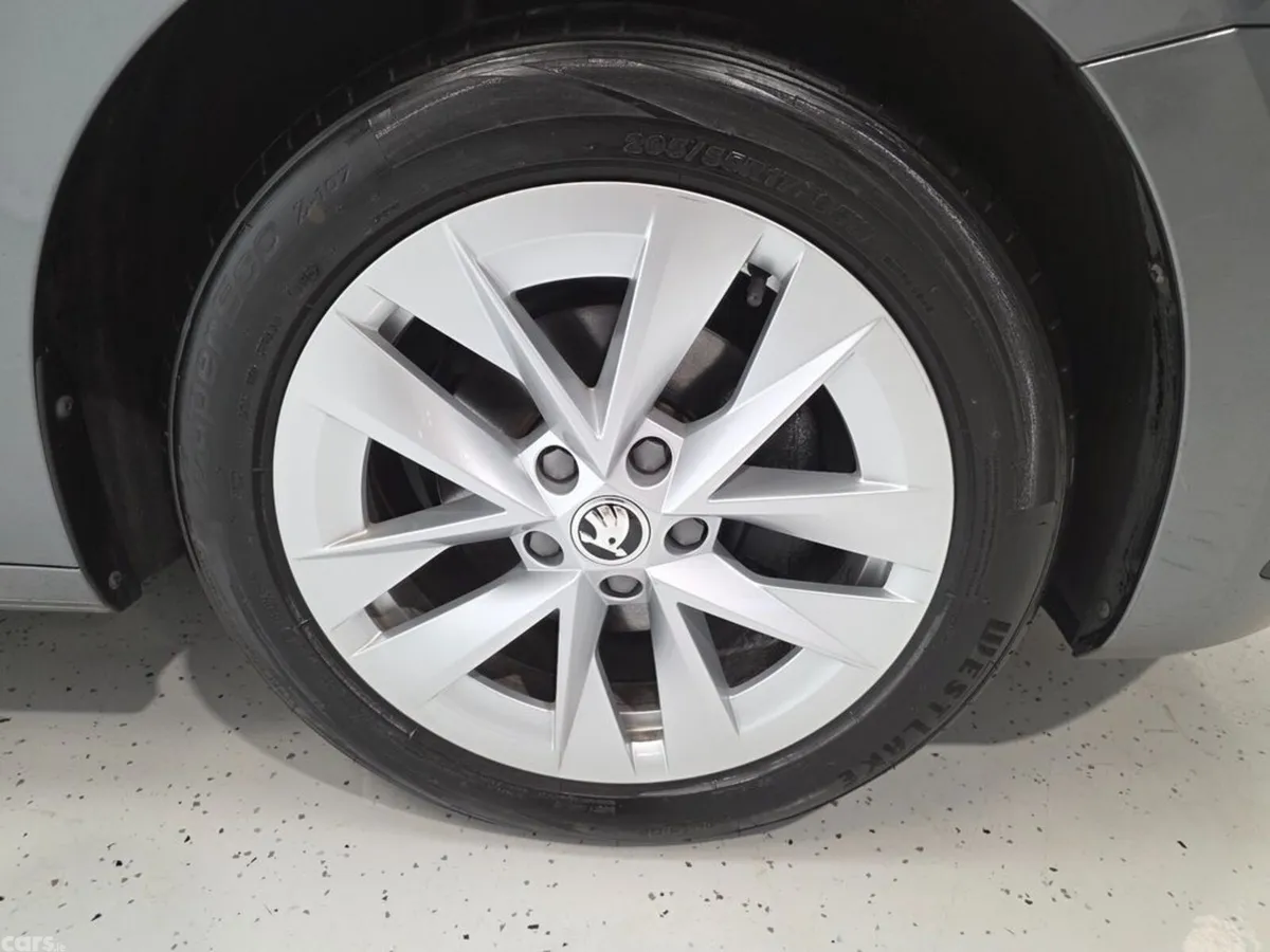 Skoda Octavia Saloon, Diesel, 2023, Grey