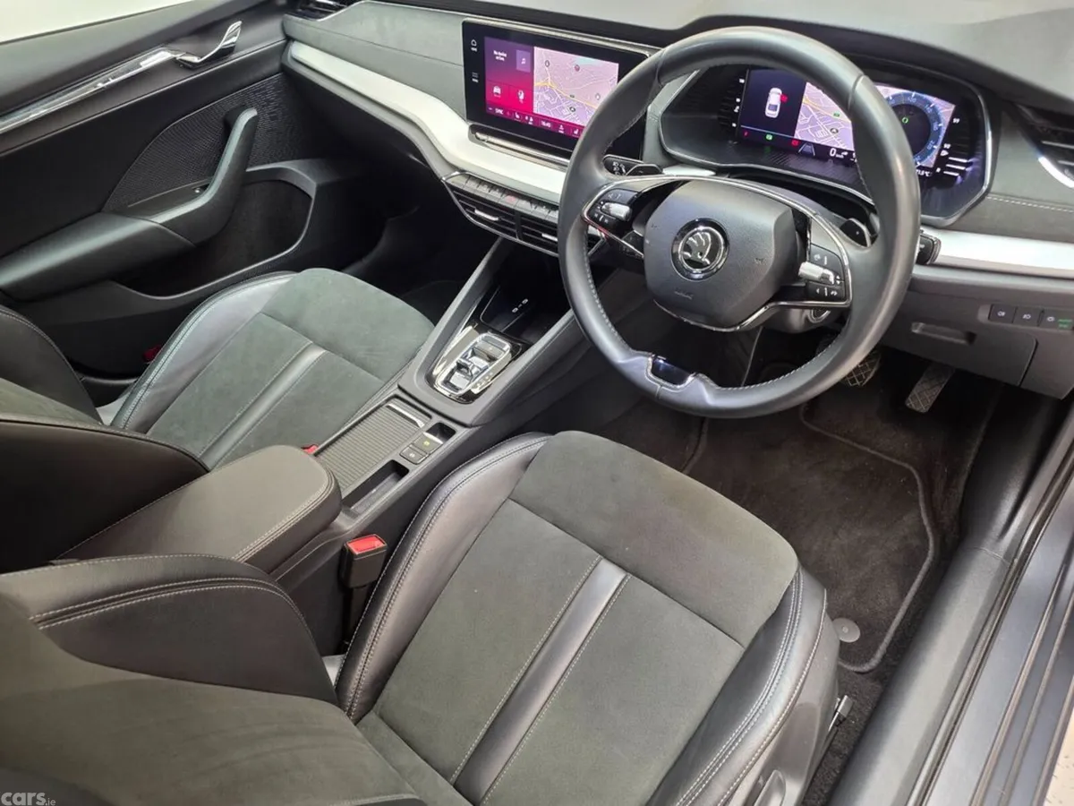 Skoda Octavia Saloon, Diesel, 2023, Grey