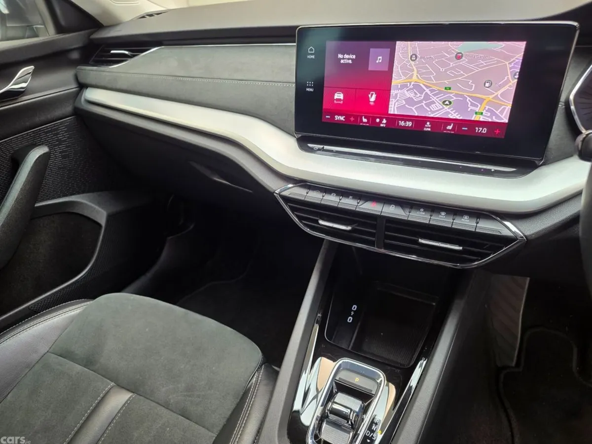Skoda Octavia Saloon, Diesel, 2023, Grey