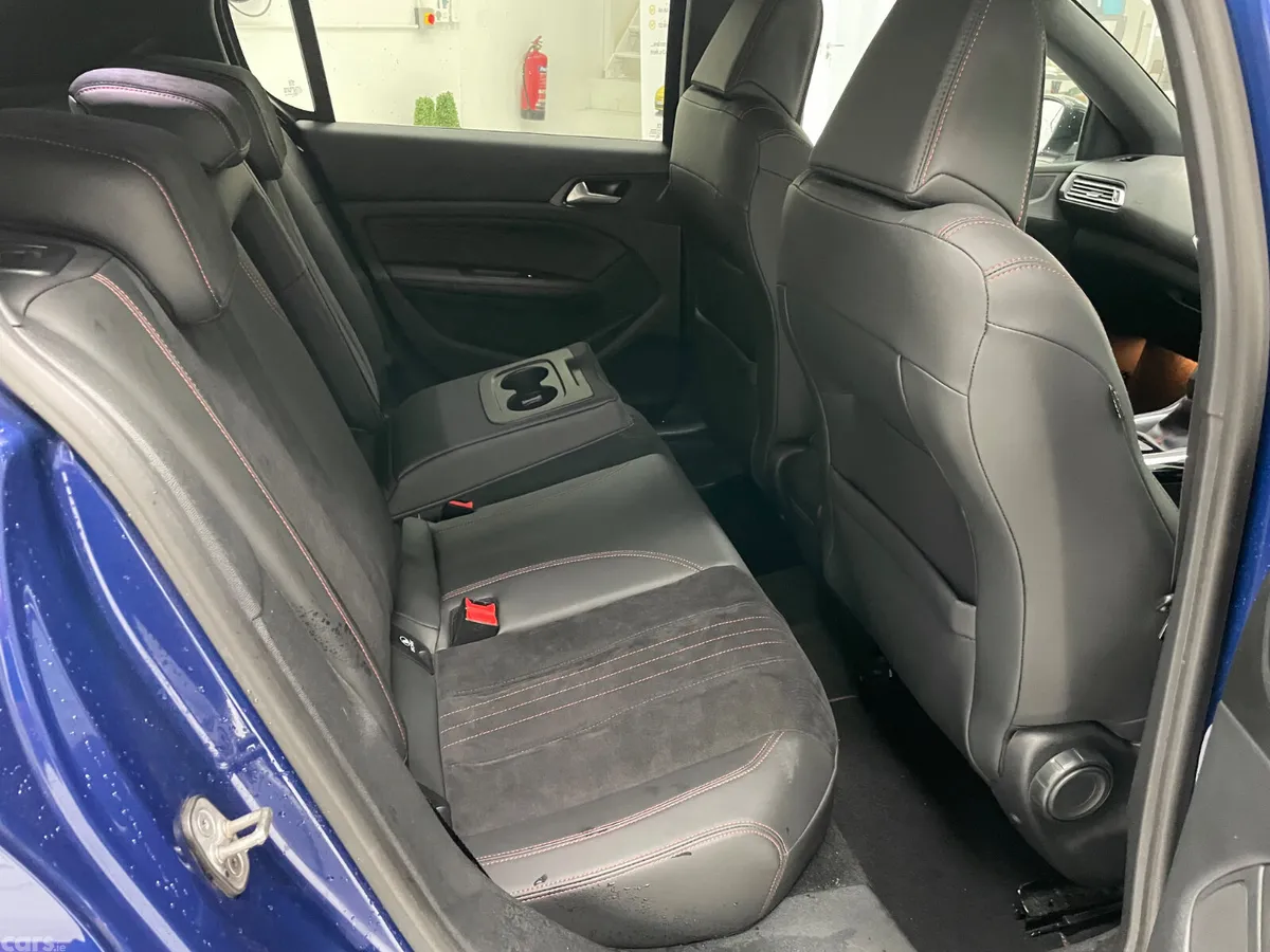 Peugeot 308 Hatchback, Diesel, 2017, Blue