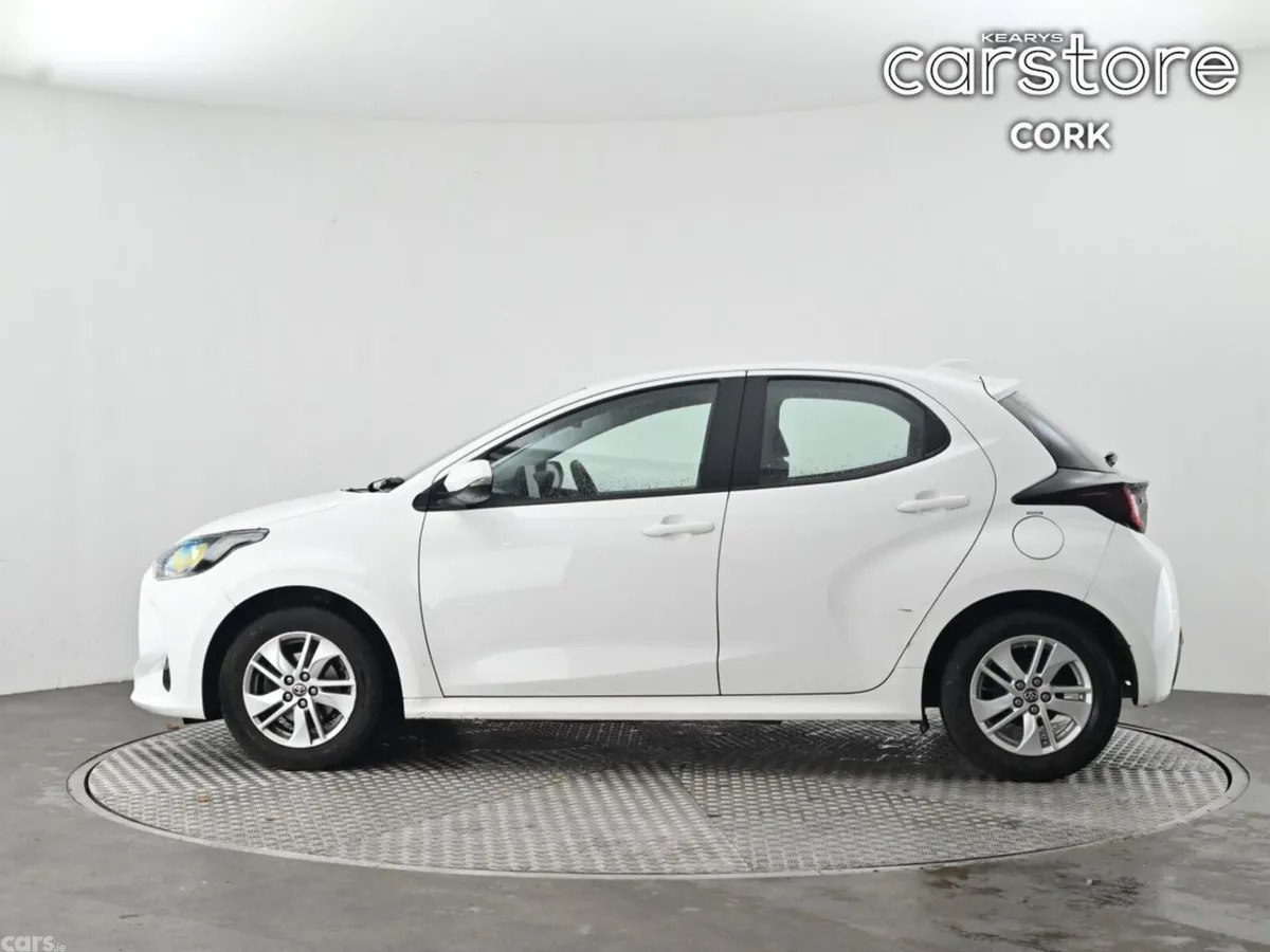 Toyota Yaris Hatchback, Petrol, 2024, White