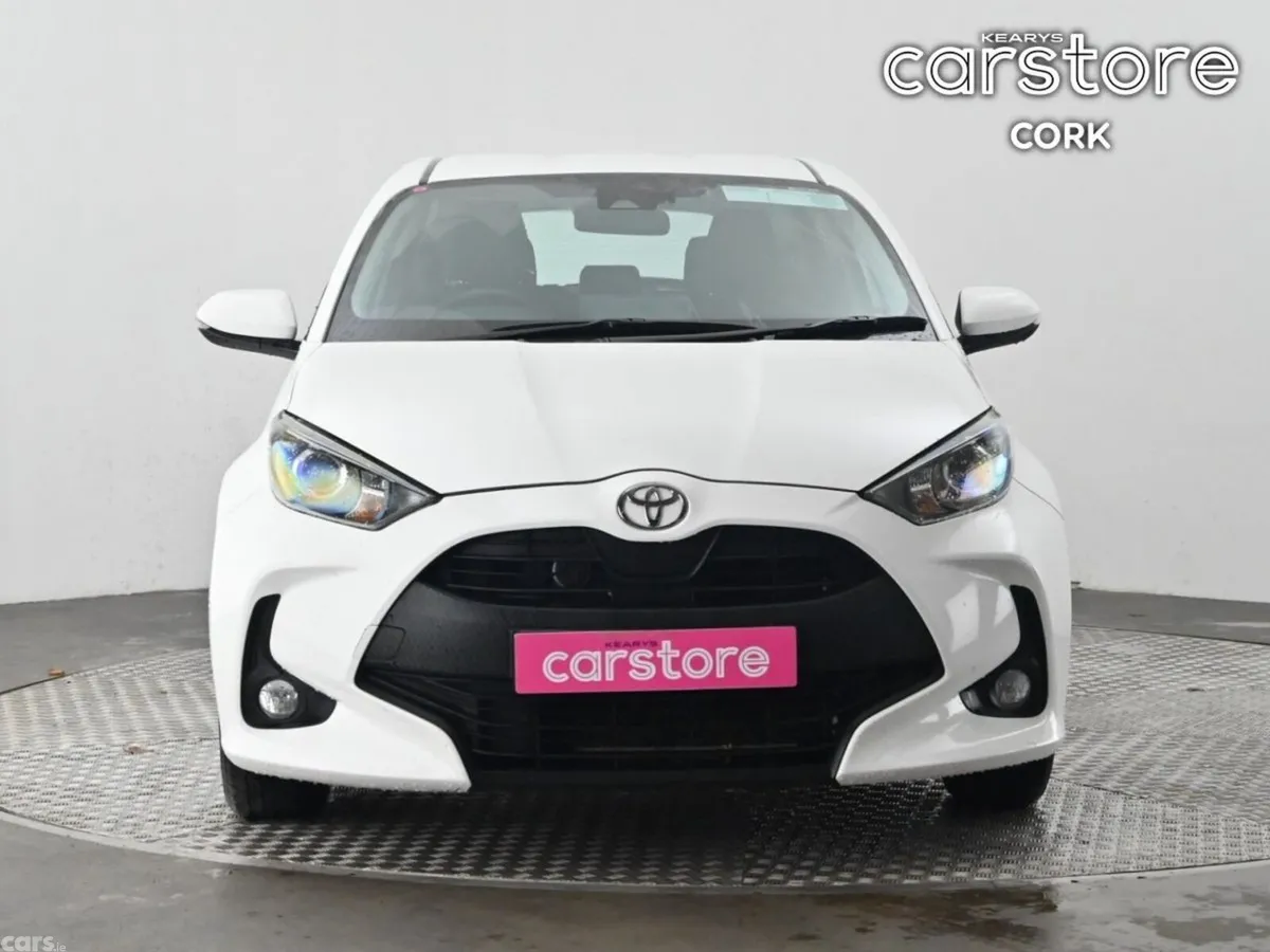 Toyota Yaris Hatchback, Petrol, 2024, White