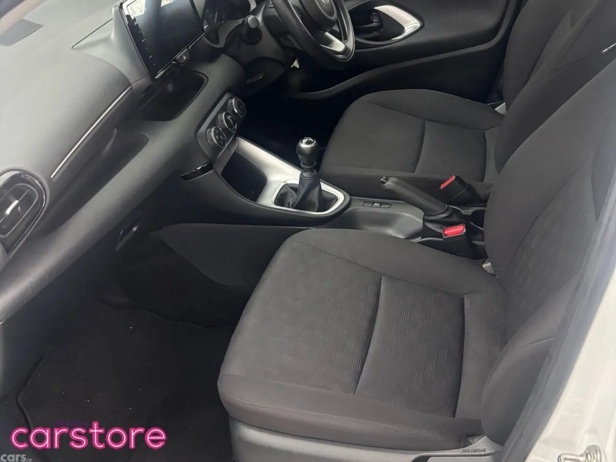 Toyota Yaris Hatchback, Petrol, 2024, White