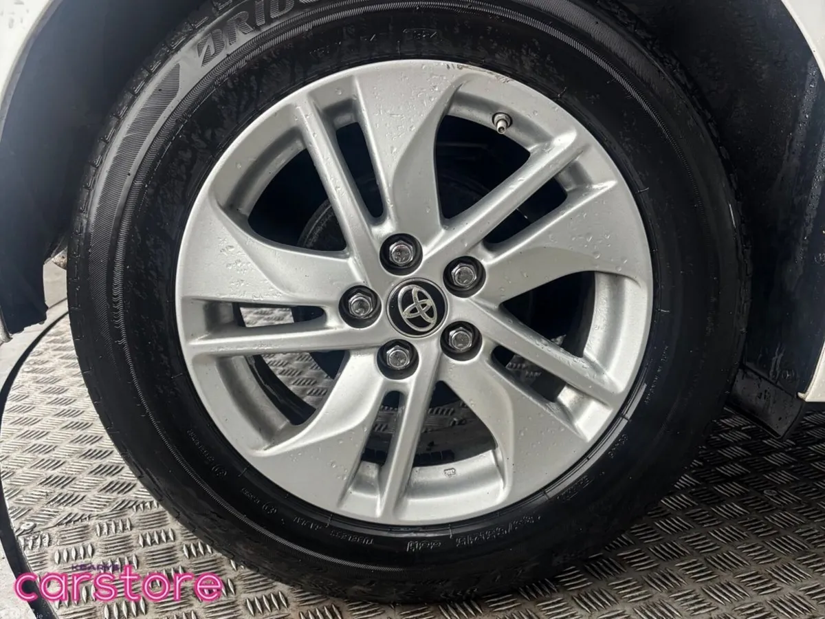 Toyota Yaris Hatchback, Petrol, 2024, White