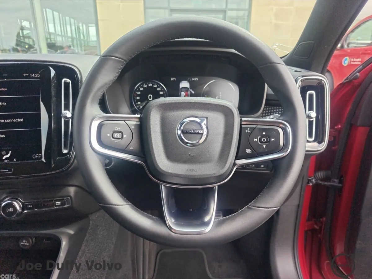 Volvo XC40 Estate, Petrol Plug-in Hybrid, 2022, Red