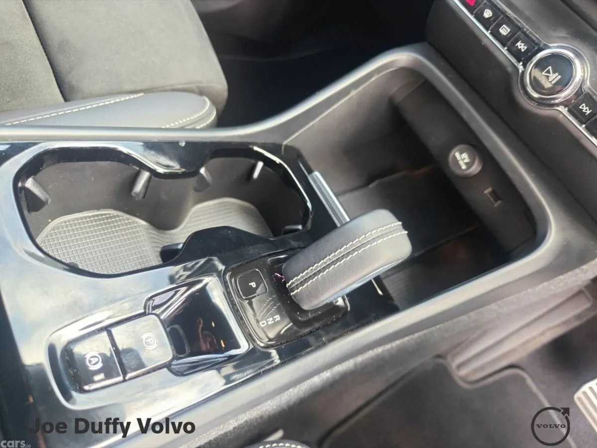 Volvo XC40 Estate, Petrol Plug-in Hybrid, 2022, Red