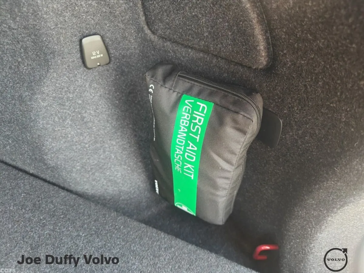 Volvo XC40 Estate, Petrol Plug-in Hybrid, 2022, Red