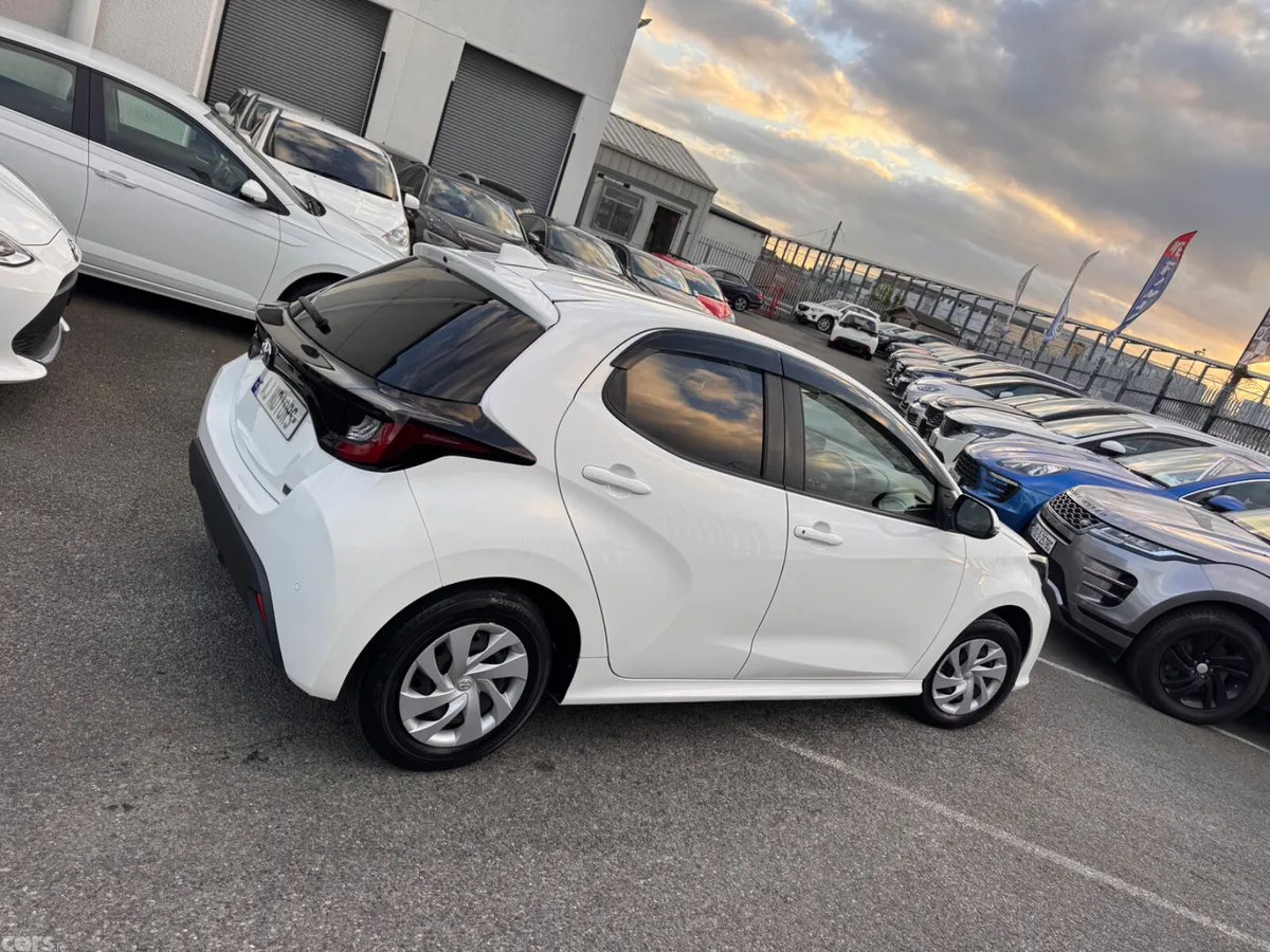 Toyota Yaris Hatchback, Petrol Hybrid, 2021, White