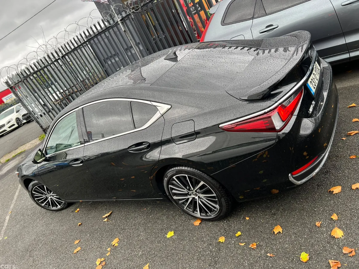 Lexus ES Saloon, Petrol Hybrid, 2023, Black