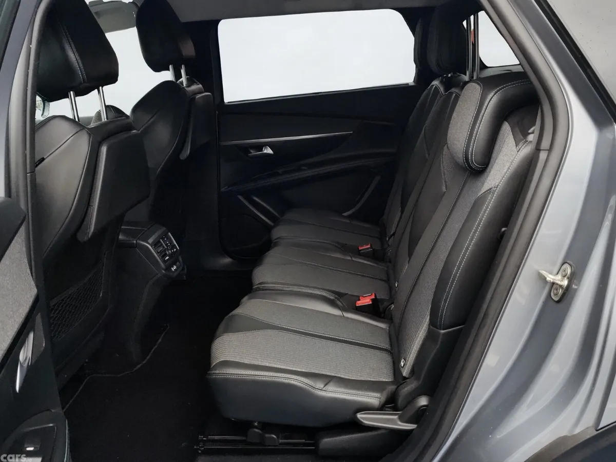 Peugeot 5008 MPV, Diesel, 2021, Grey