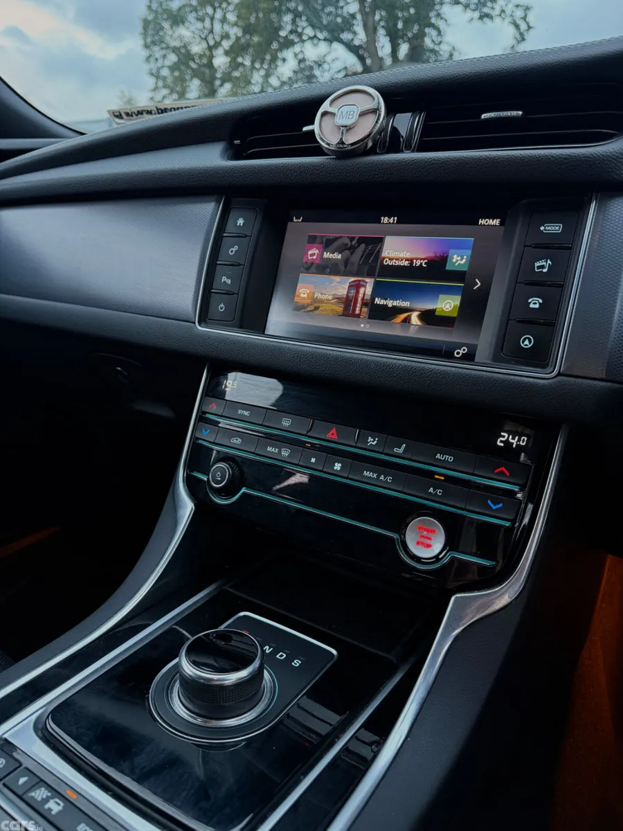 Jaguar XF Saloon, Diesel, 2018, White