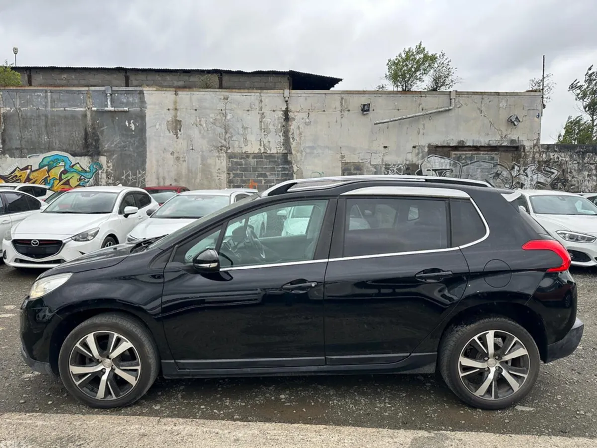 Peugeot 2008 Hatchback, Petrol, 2016, Black