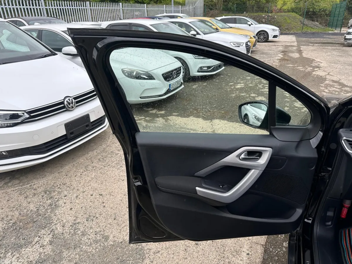 Peugeot 2008 Hatchback, Petrol, 2016, Black