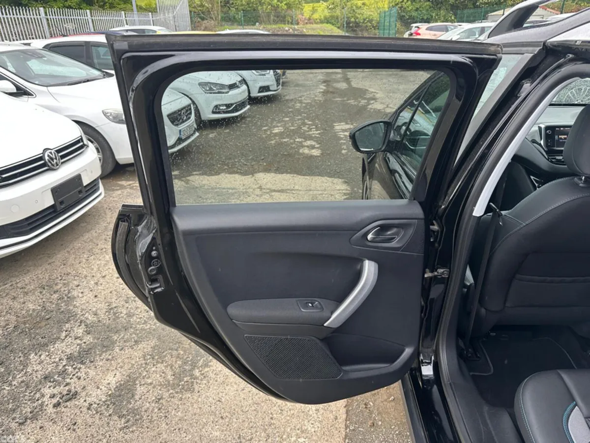 Peugeot 2008 Hatchback, Petrol, 2016, Black