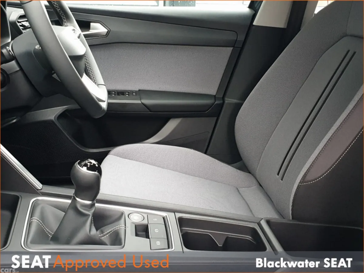 SEAT Leon Hatchback, Petrol, 2025, Blue