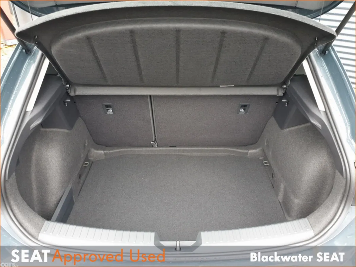 SEAT Leon Hatchback, Petrol, 2025, Blue