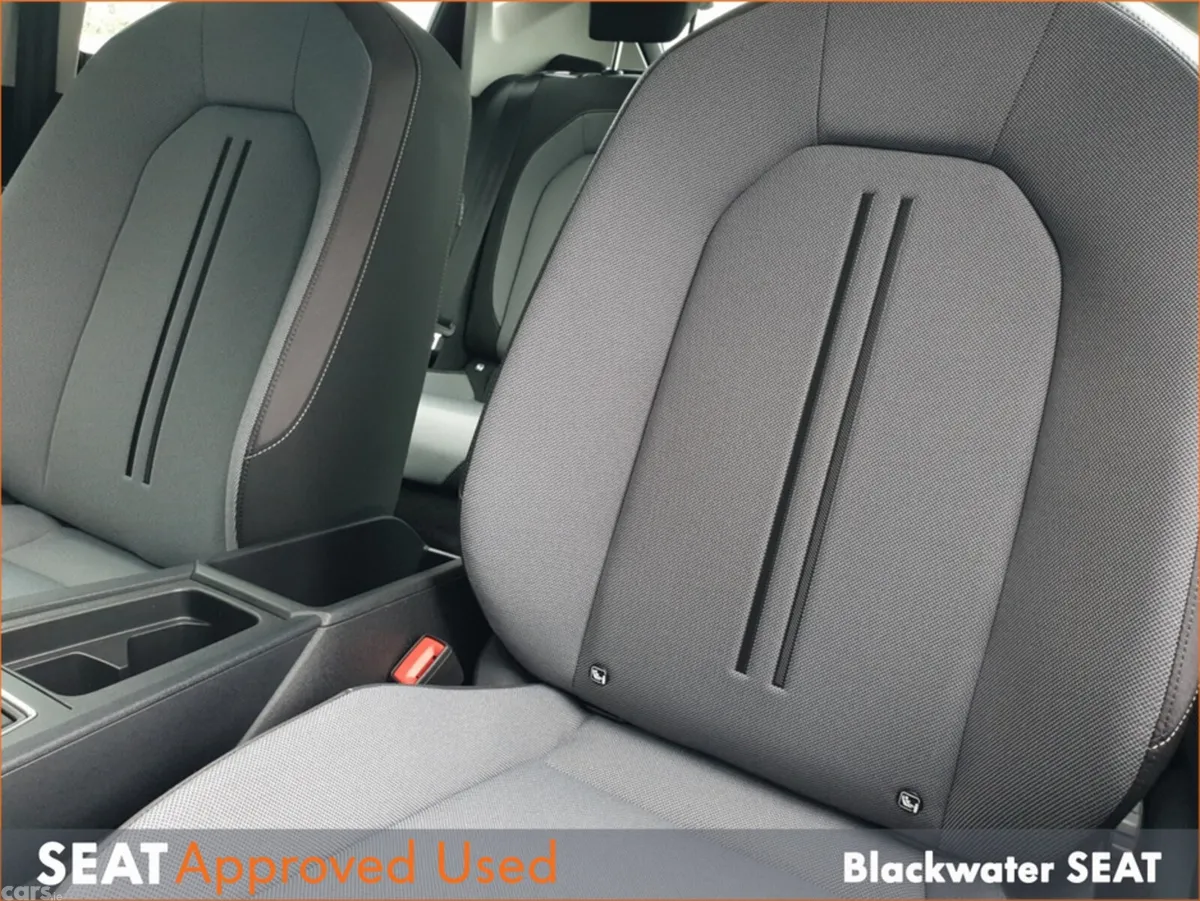SEAT Leon Hatchback, Petrol, 2025, Blue