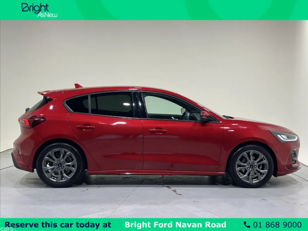 Ford Focus Hatchback, Petrol, 2023, Red