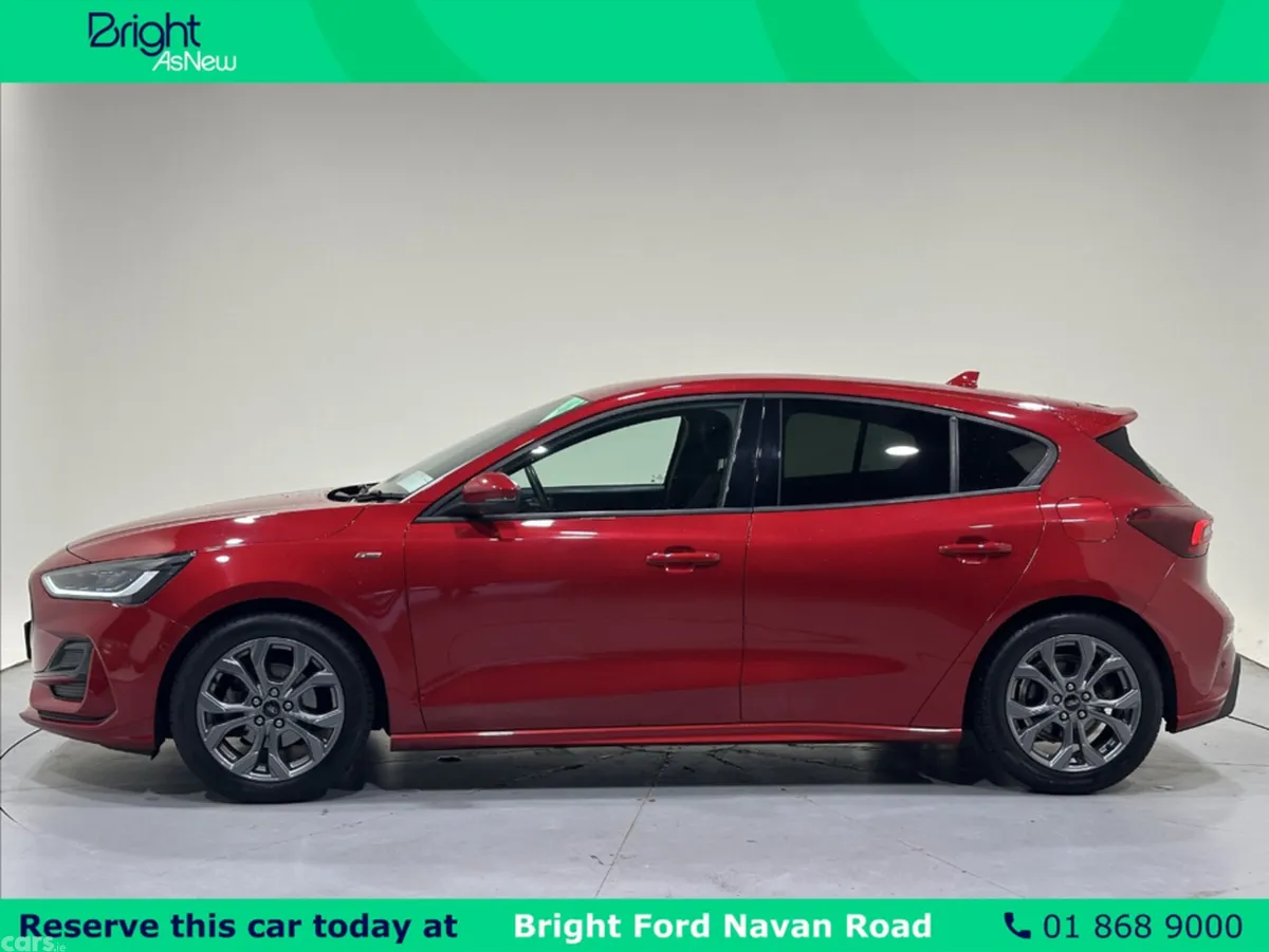 Ford Focus Hatchback, Petrol, 2023, Red