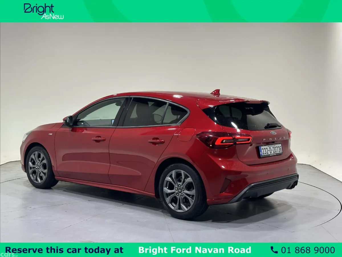 Ford Focus Hatchback, Petrol, 2023, Red