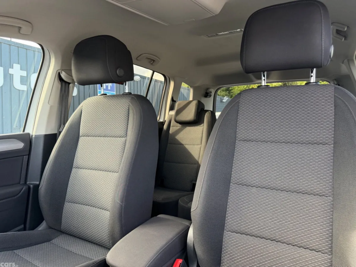 Volkswagen Touran MPV, Diesel, 2019, White