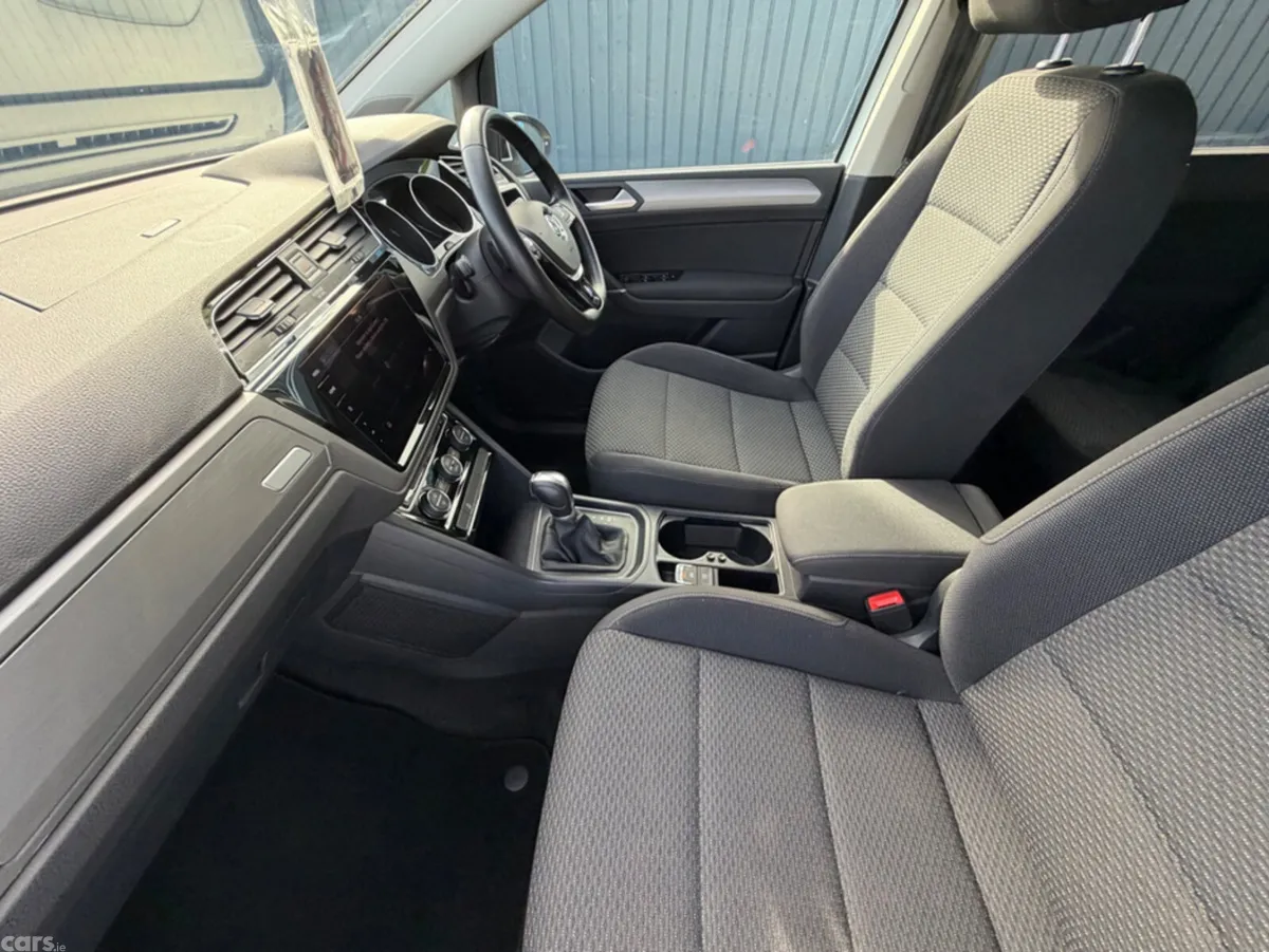 Volkswagen Touran MPV, Diesel, 2019, White