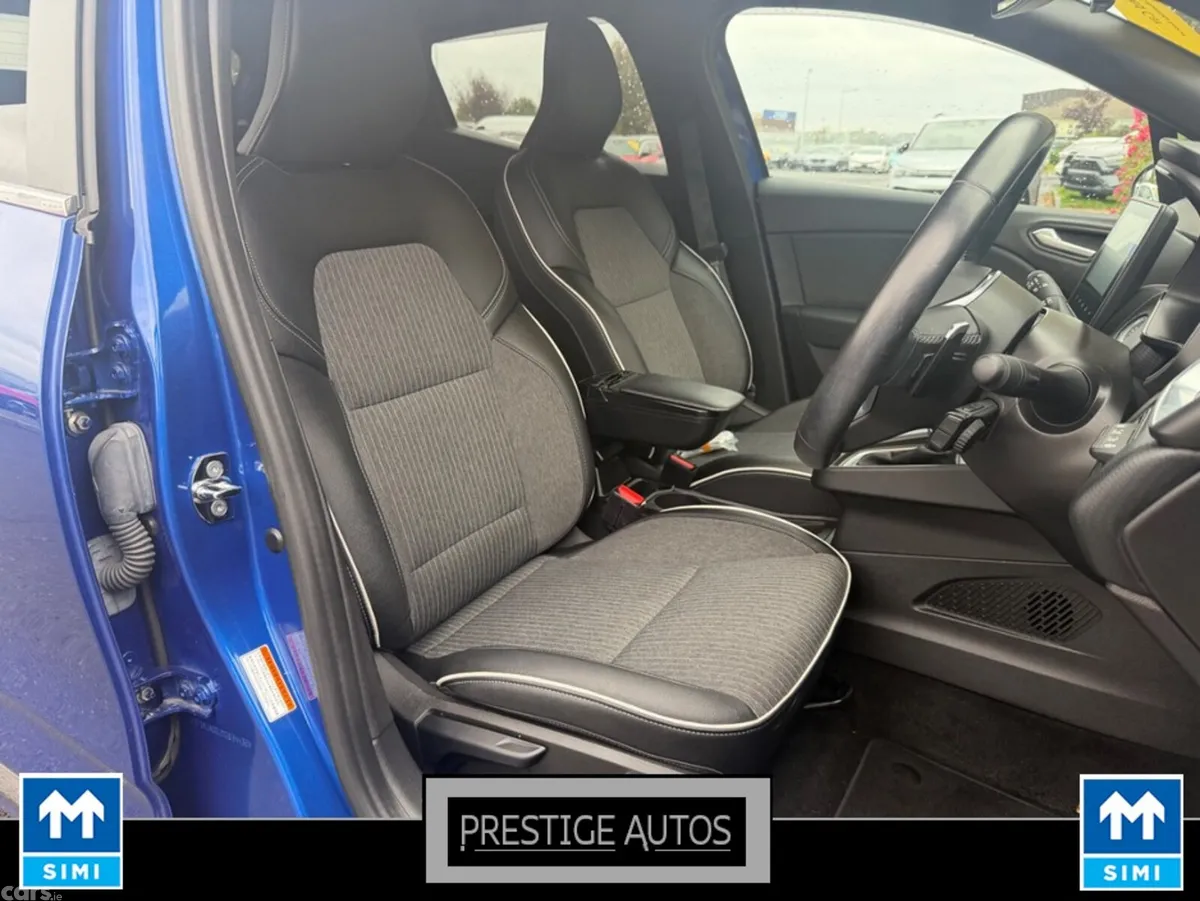 Renault Clio Hatchback, Petrol, 2022, Blue
