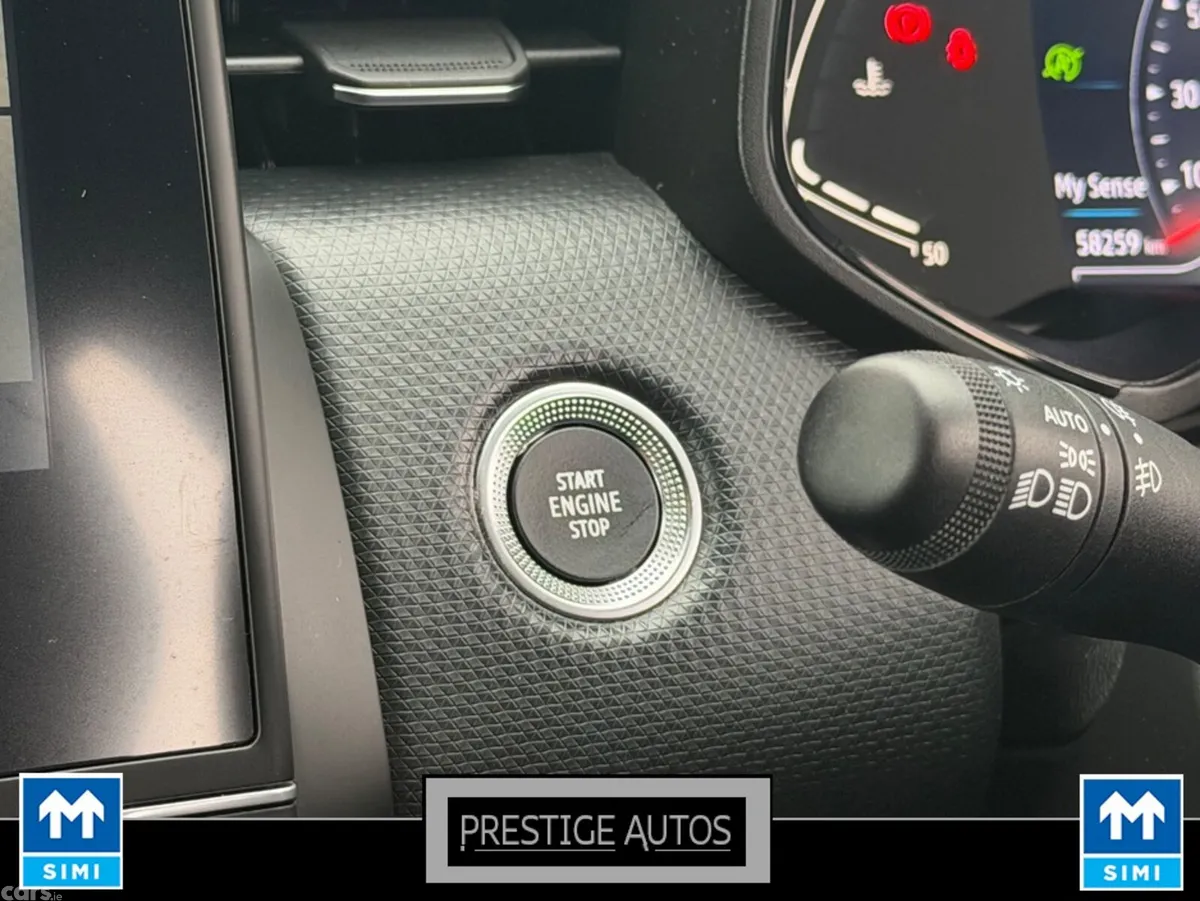 Renault Clio Hatchback, Petrol, 2022, Blue