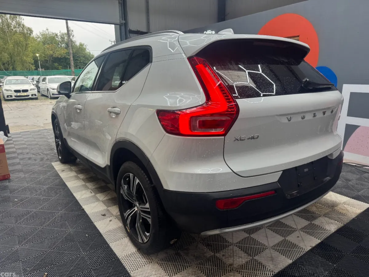 Volvo XC40 SUV, Petrol Hybrid, 2021, White