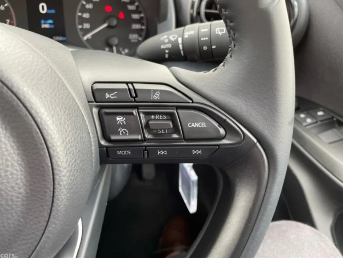 Toyota Yaris Hatchback, Petrol, 2023, White
