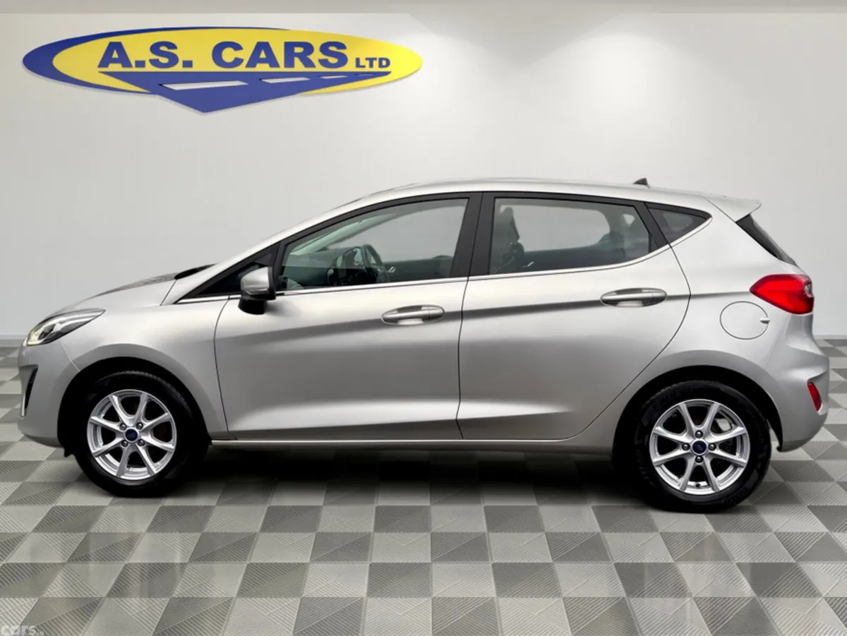 Ford Fiesta Hatchback, Petrol, 2017, Silver