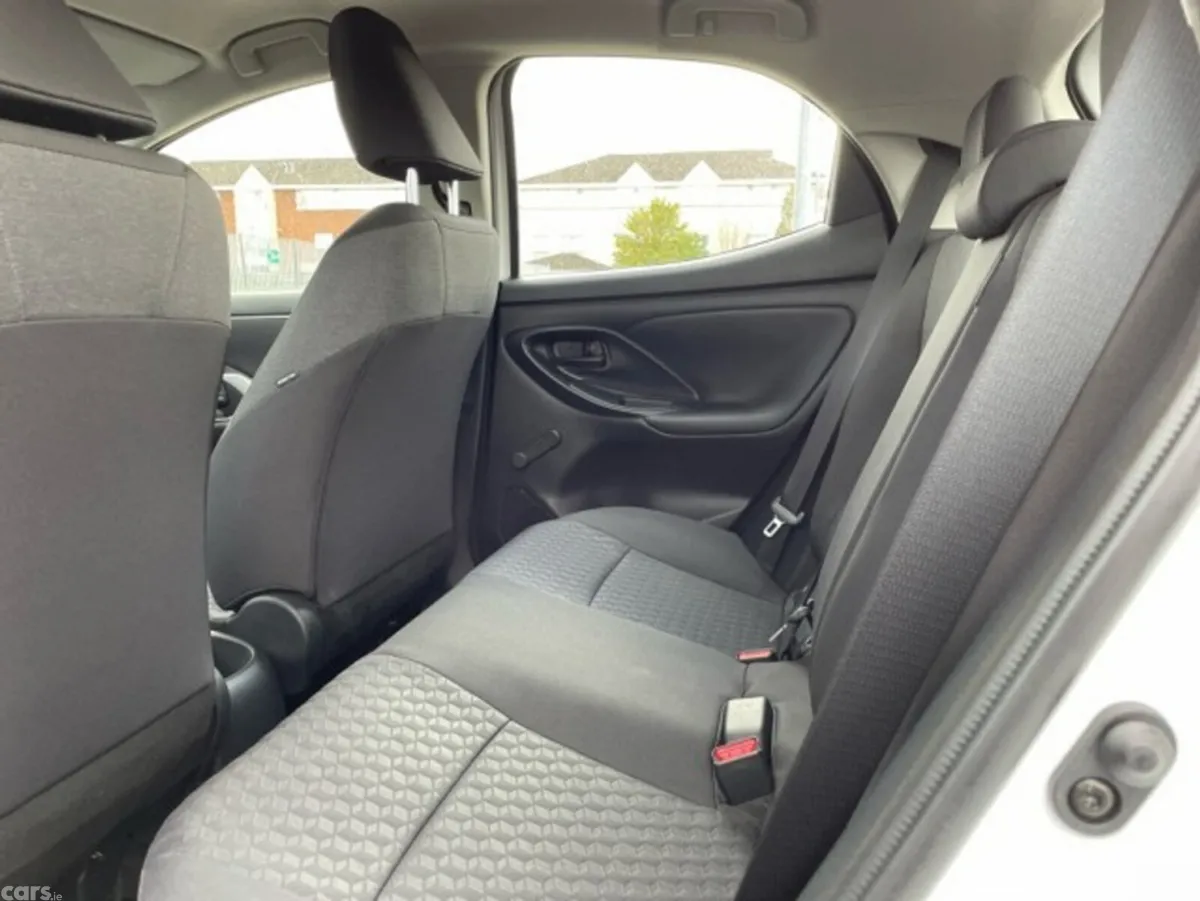 Toyota Yaris Hatchback, Petrol, 2023, White