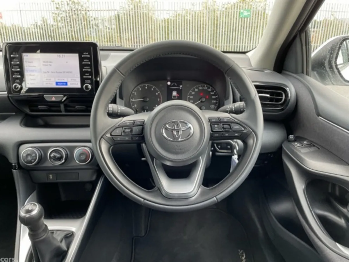 Toyota Yaris Hatchback, Petrol, 2023, White