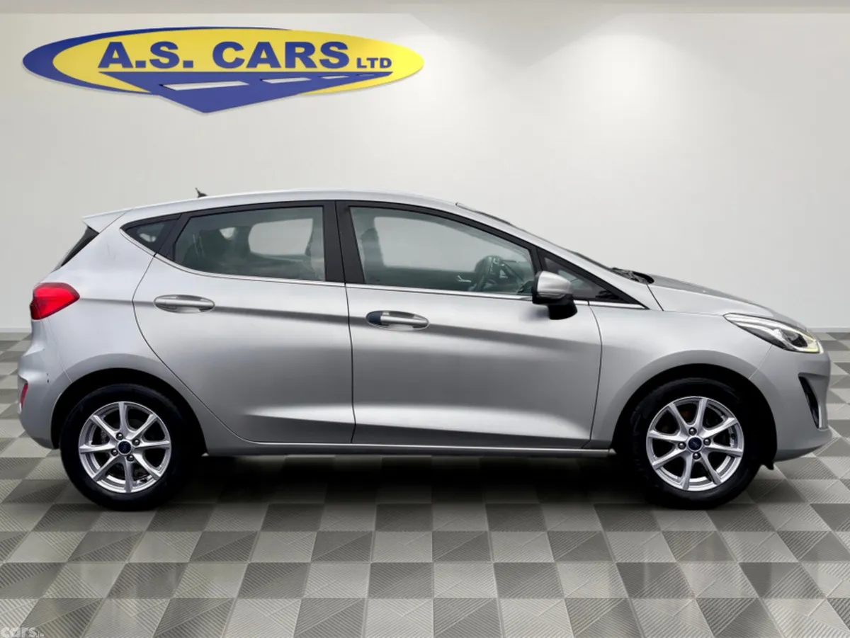 Ford Fiesta Hatchback, Petrol, 2017, Silver