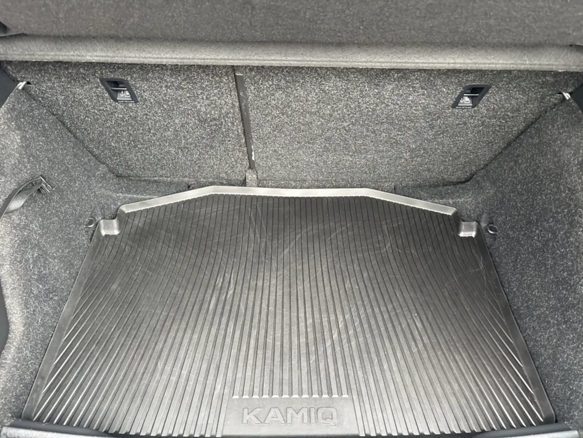 Skoda Kamiq Hatchback, Petrol, 2023, Grey