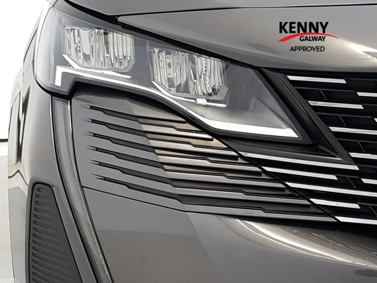 Peugeot 5008 MPV, Diesel, 2024, Grey