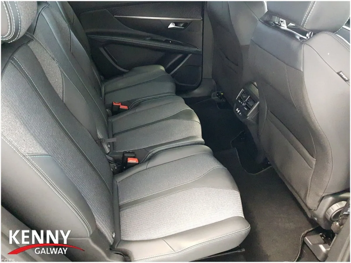 Peugeot 5008 MPV, Diesel, 2024, Grey