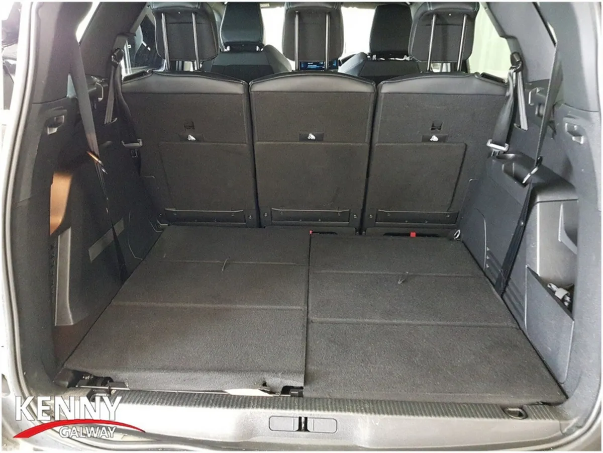 Peugeot 5008 MPV, Diesel, 2024, Grey