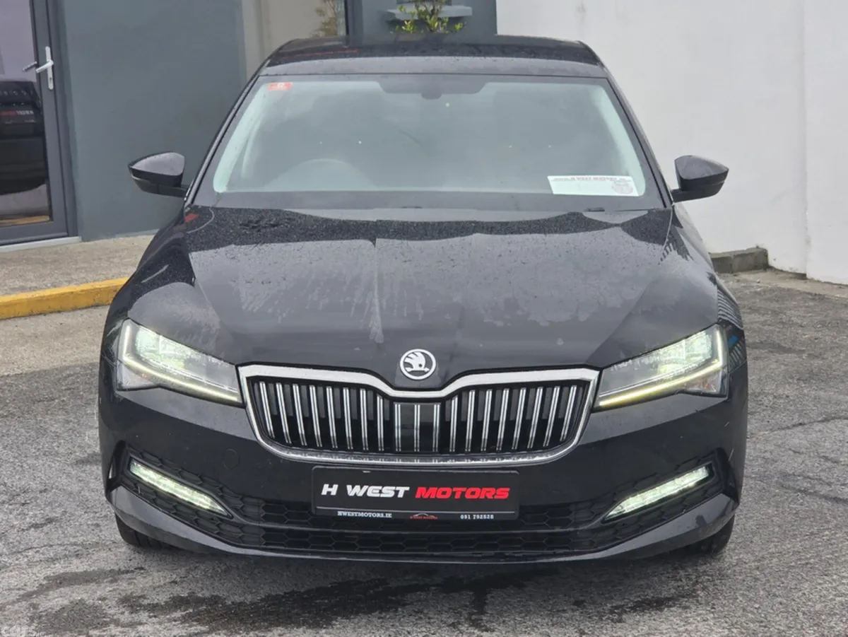 Skoda Superb Hatchback, Diesel, 2022, Black