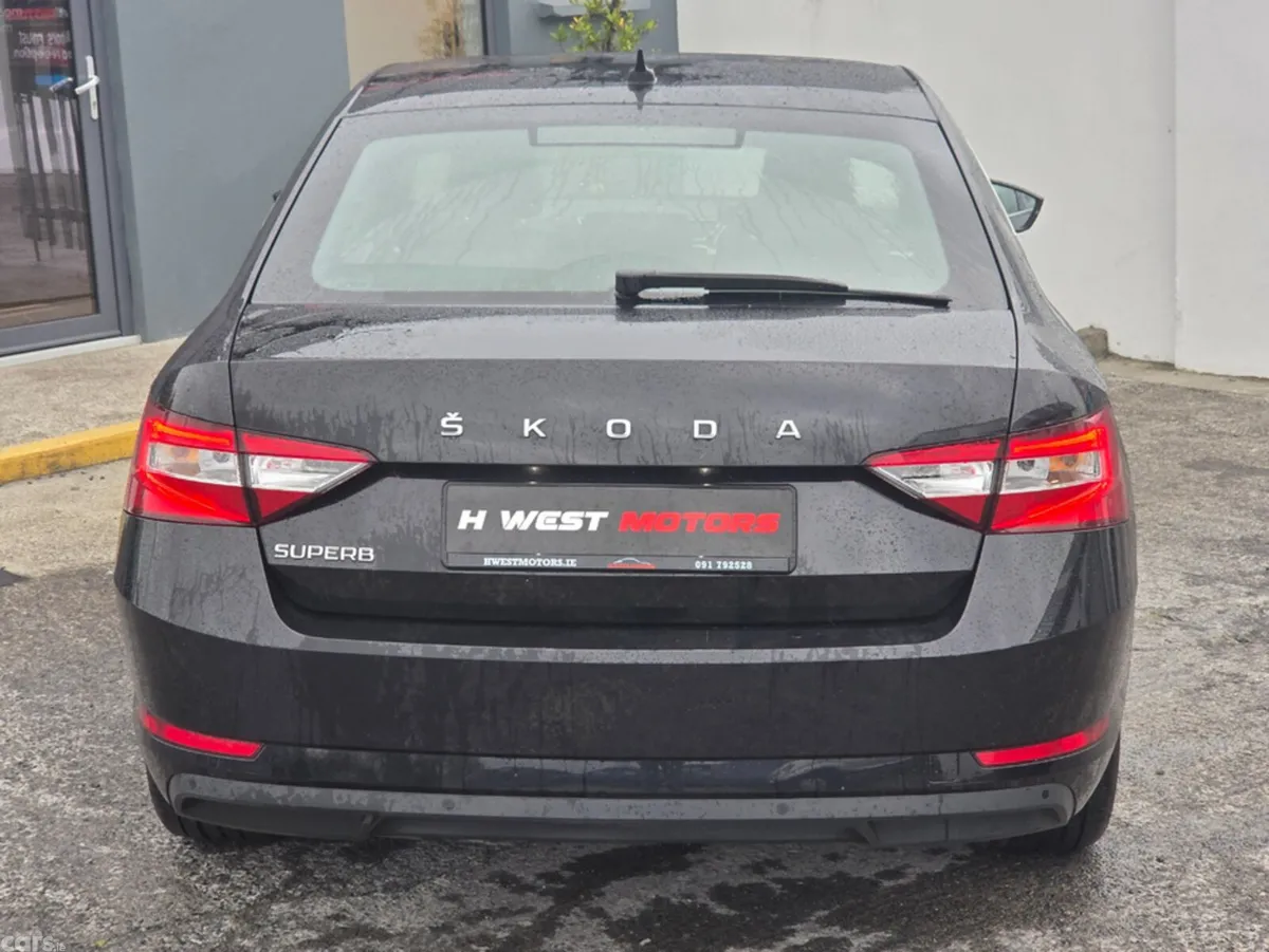 Skoda Superb Hatchback, Diesel, 2022, Black