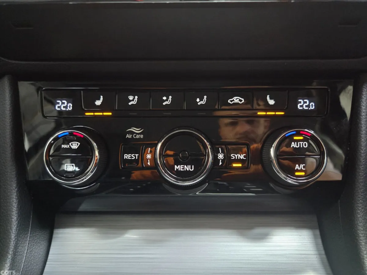 Skoda Superb Hatchback, Diesel, 2022, Black