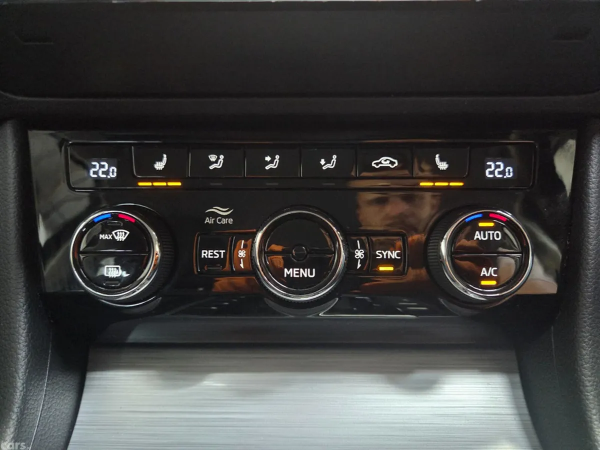 Skoda Superb Hatchback, Diesel, 2022, Black