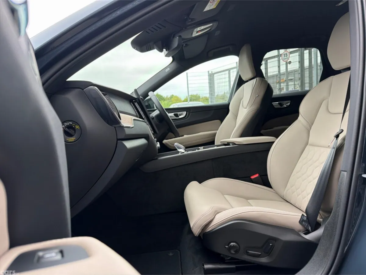 Volvo XC60 SUV, Petrol Plug-in Hybrid, 2026, Blue