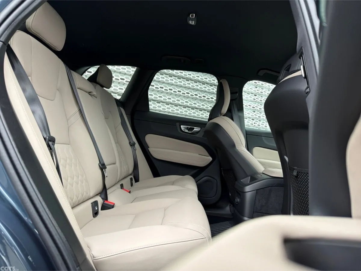 Volvo XC60 SUV, Petrol Plug-in Hybrid, 2026, Blue