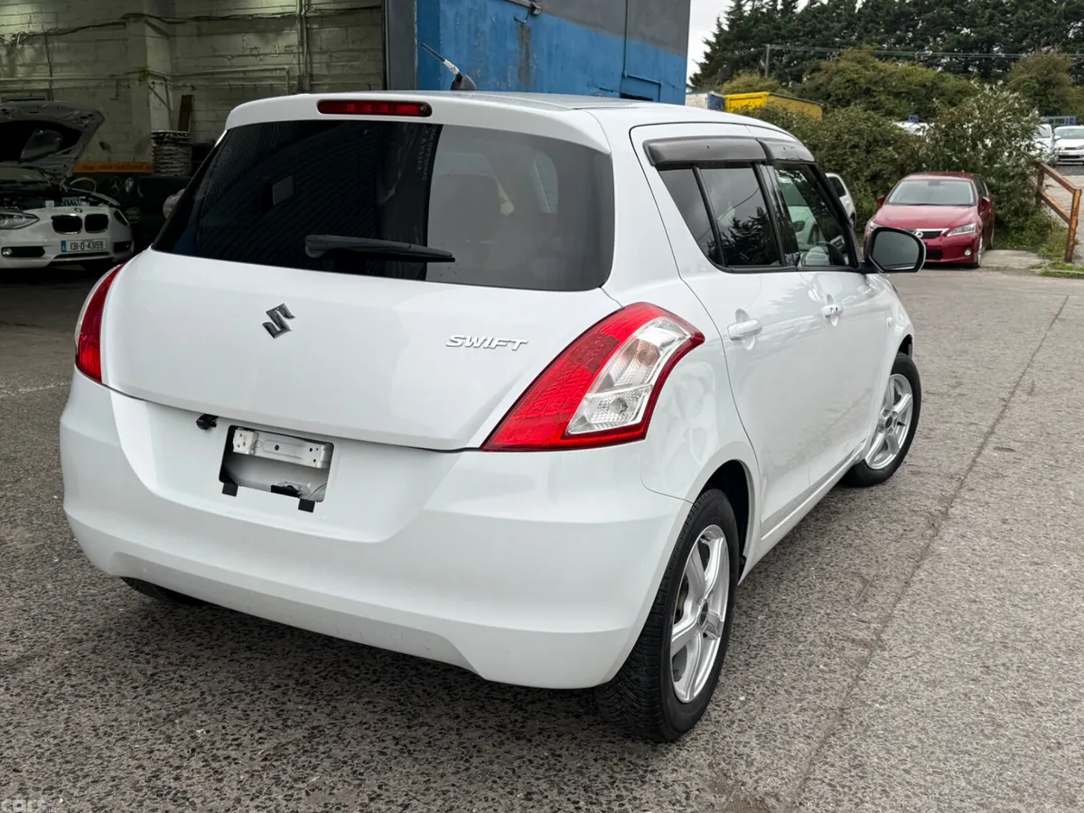 Suzuki Swift Hatchback, Petrol, 2014, White