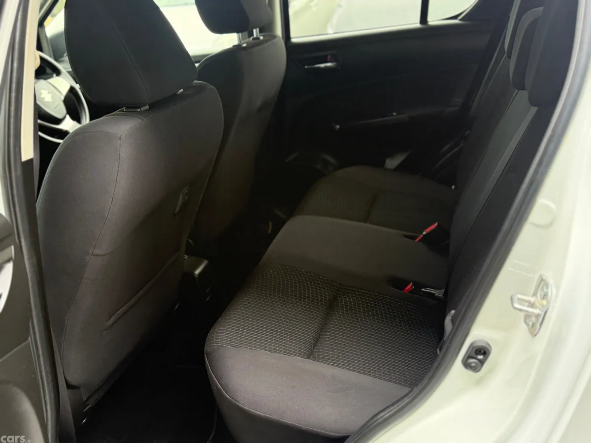 Suzuki Swift Hatchback, Petrol, 2014, White