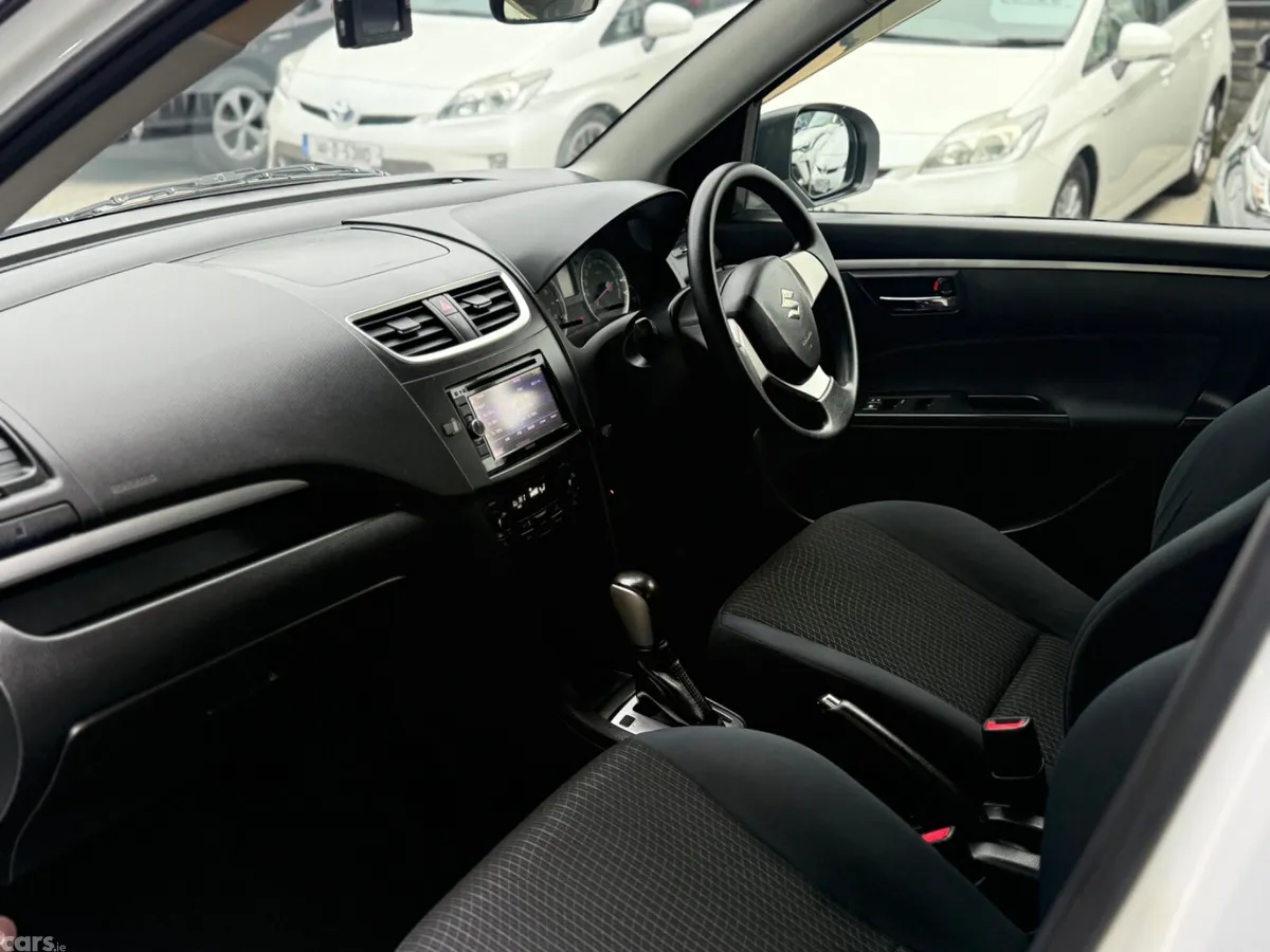 Suzuki Swift Hatchback, Petrol, 2014, White