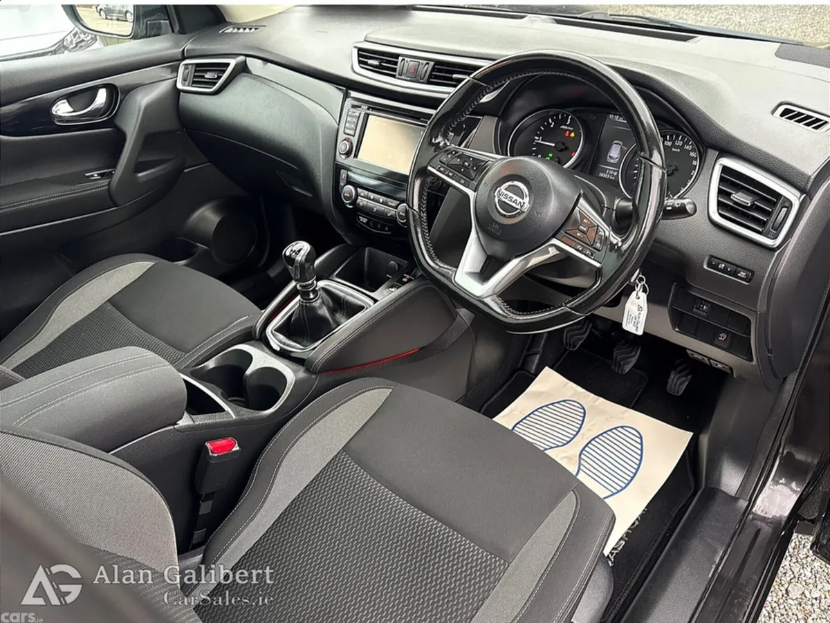 Nissan Qashqai MPV, Diesel, 2019, Black