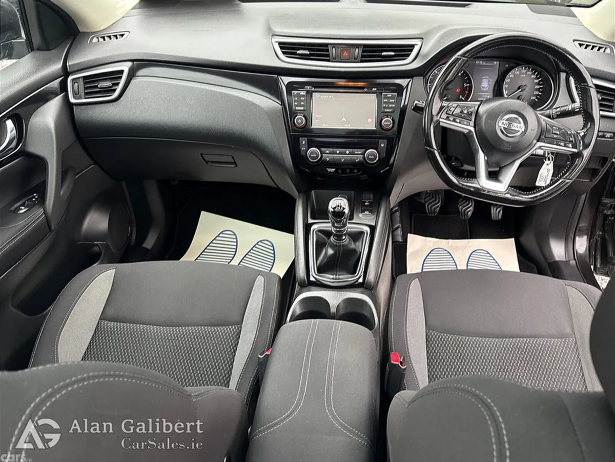 Nissan Qashqai MPV, Diesel, 2019, Black