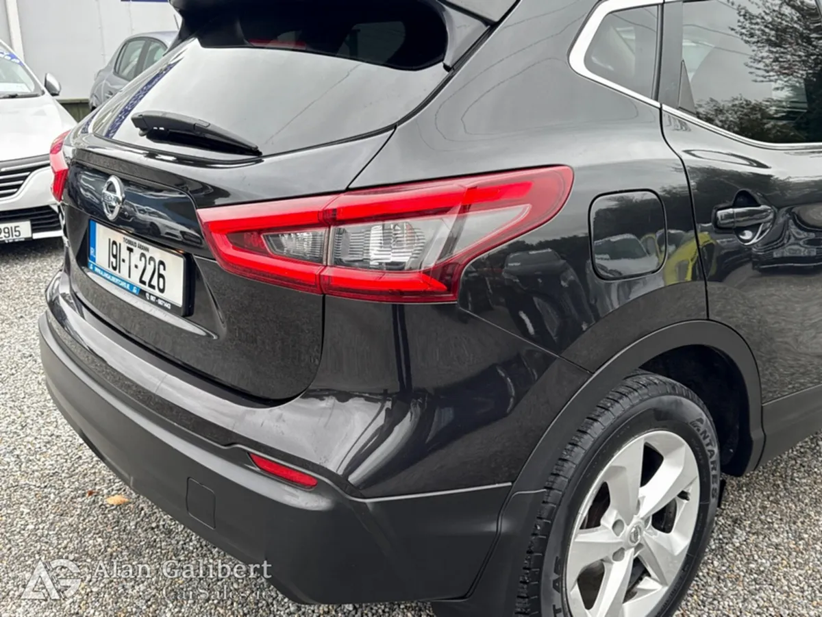 Nissan Qashqai MPV, Diesel, 2019, Black